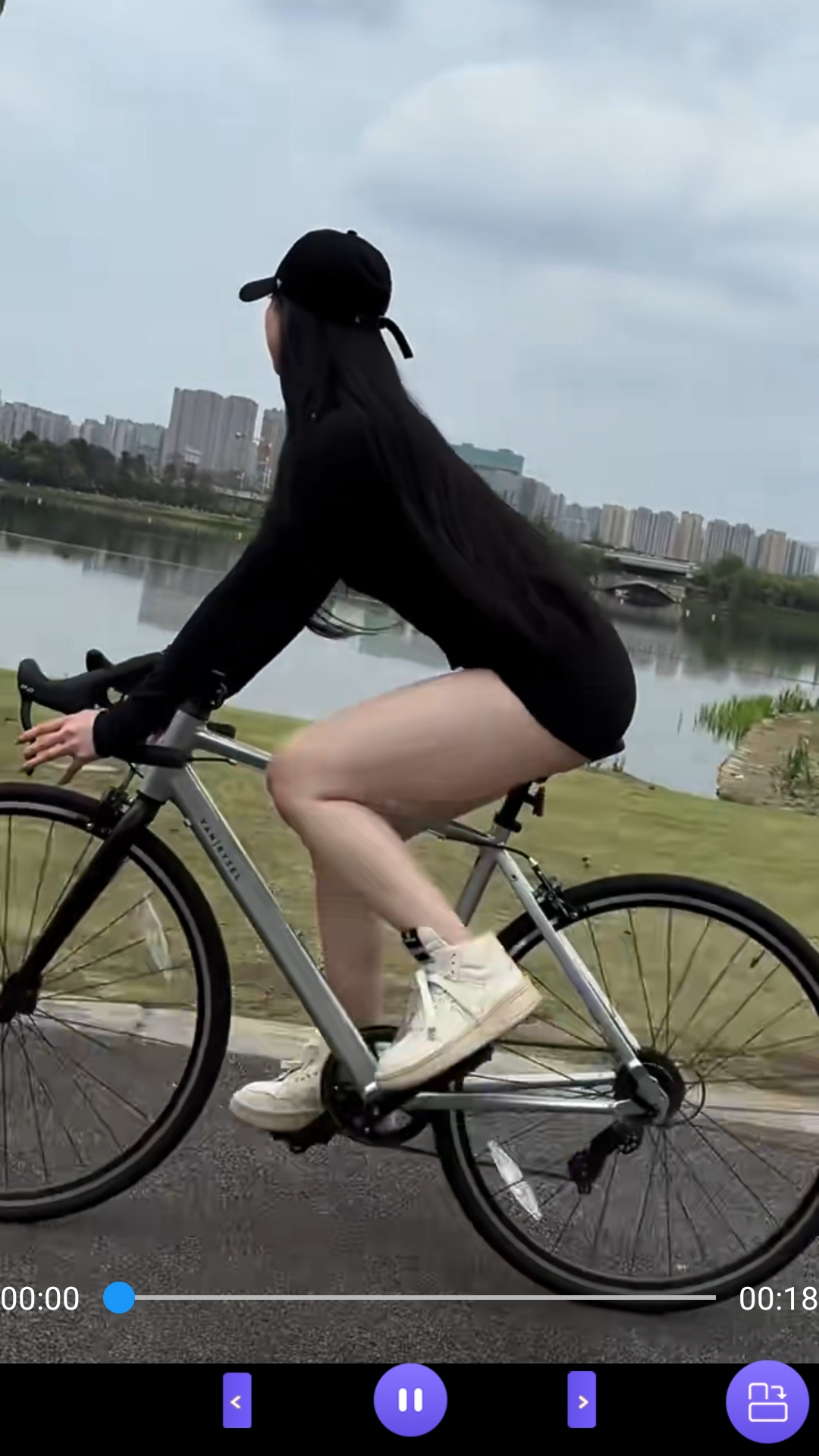 黑冰s女王视频截图